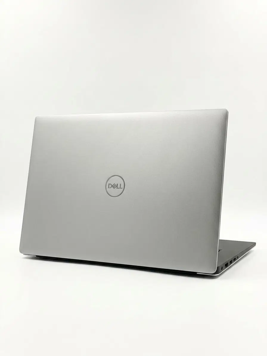 Dell Precision 5540 back