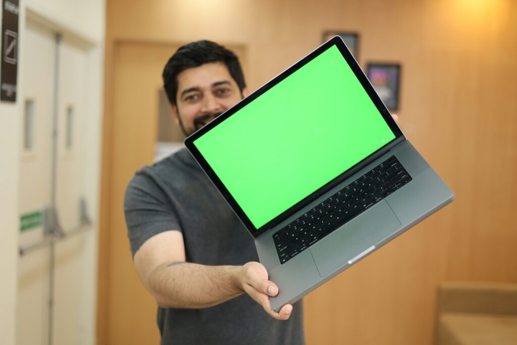 الفرق بين لابتوب الألعاب واللابتوب العادي